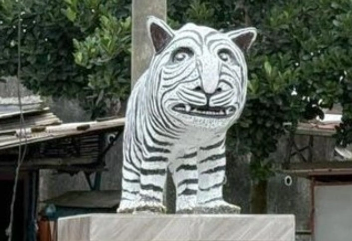 Patung macan di Kediri yang hebohkan media sosial [X]