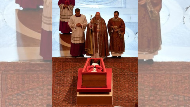 Mengapa Pangeran William Kenakan Jas Biru ke Pemakaman Paus Fransiskus? Tak Dihujat Seperti Donald Trump