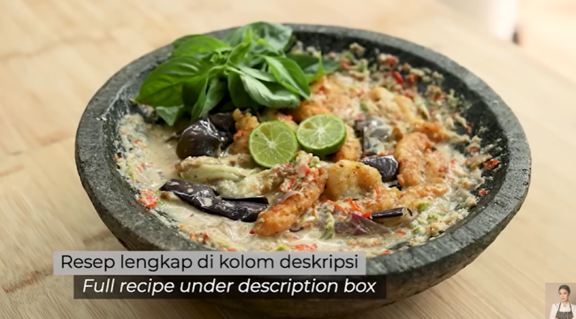 Pecak ikan dan terong ala Chef Devina Hermawan. (YouTube)
