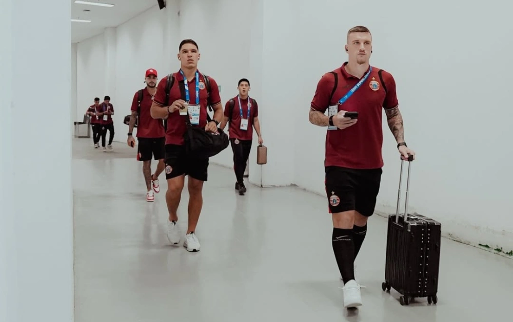 Para pemain Persija tiba di SUGBK untuk menghadapi Bhayangkara FC, Senin (29/12/2025). [Instagram @persija]