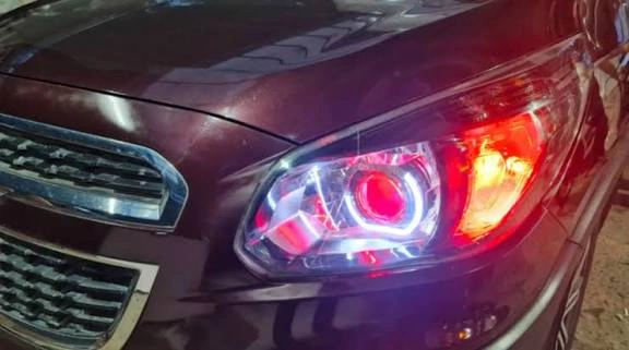 Pemasangan Lampu Biled Mobil