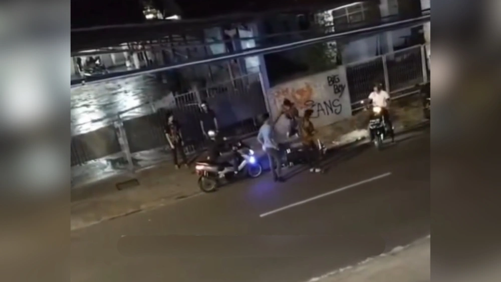 2 Pria Dikeroyok OTK, Salah Satu Pelaku Diduga Bawa Senpi di Tebet Jaksel