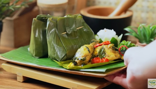 Resep Pepes Ayam Bumbu Dasar Kuning ala Chef Rudy Choirudin