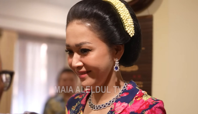 Detail Perhiasan Blue Sapphire Maia Estianty di Nikahan Al Ghazali: Perhiasan Bangsawan, Harga Miliaran