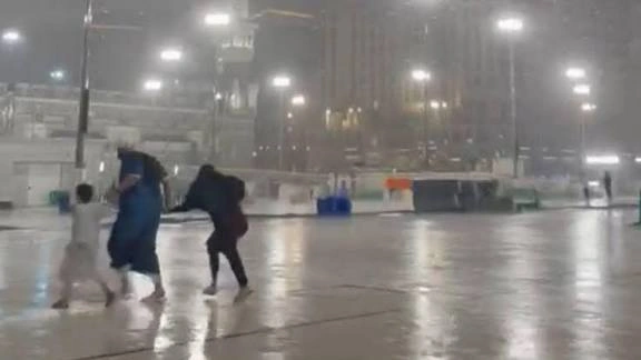 Arab Saudi Dihantam Badai Petir dan Hujan Lebat, Meluas Hingga ke Pesisir Laut Merah