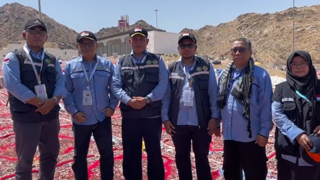 PPIH sampaikan keterangan usai selesaikan tugas di Muzdalifah. (kemenag.go.id)