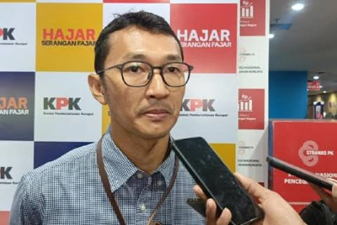 Petugas Kpk Tertabrak Saat Ott