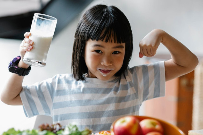 Minum susu sejak kecil. (Pexels/Alex Green)