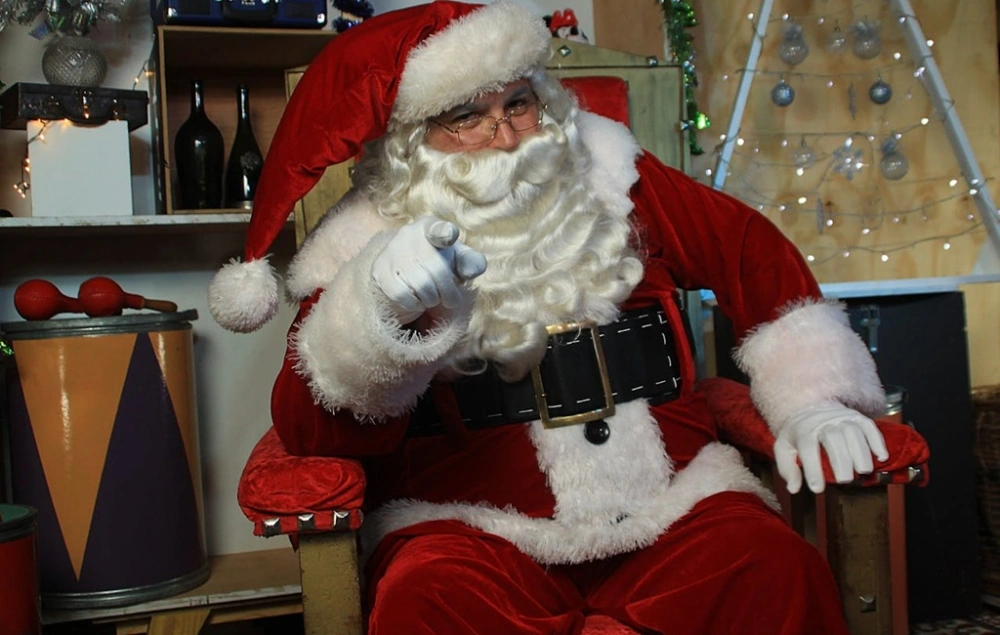 Asal Usul Santa Claus: Dari Sinterklaas Eropa hingga Ikon Natal Modern