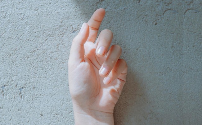 Jari Tangan Kaku Setelah Bangun Tidur? Ini Penyebab dan Cara Mengatasinya