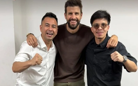 Gerard Pique bersama Raffi Ahmad dan Atta Halilintar. [Instagram @3gerardpique]