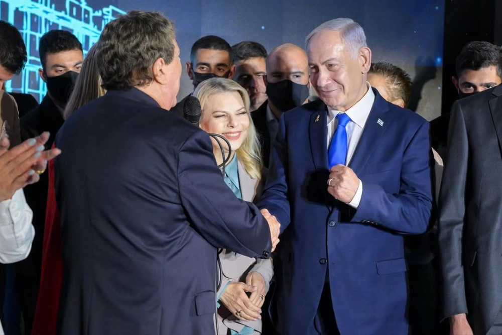 PM Israel Benjamin Netanyahu saat bersama istri, Sara Netanyahu [Instagram]