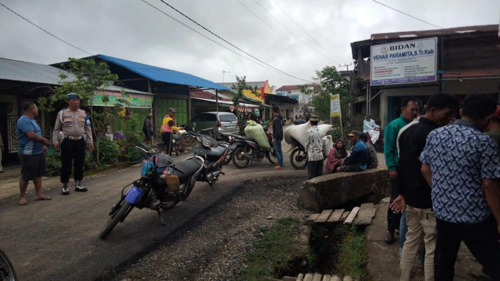 Polisi Tiba di Lokasi ledakan di masjid SMAN 72 Jakarta. [FTNews]