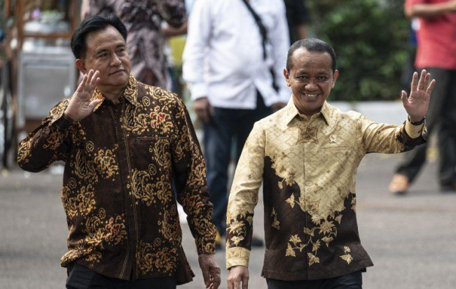Yusril Sebut Peristiwa 98 Bukan Pelanggaran HAM Berat, Warganet: Pelan-Pelan Jilatnya