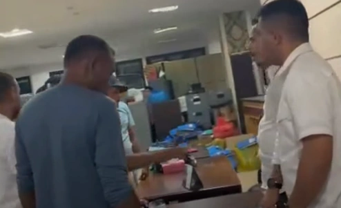 Massa Brigade Sofifi menilai pemberhentian Salmin Janidi tidak adil. [Instagram]