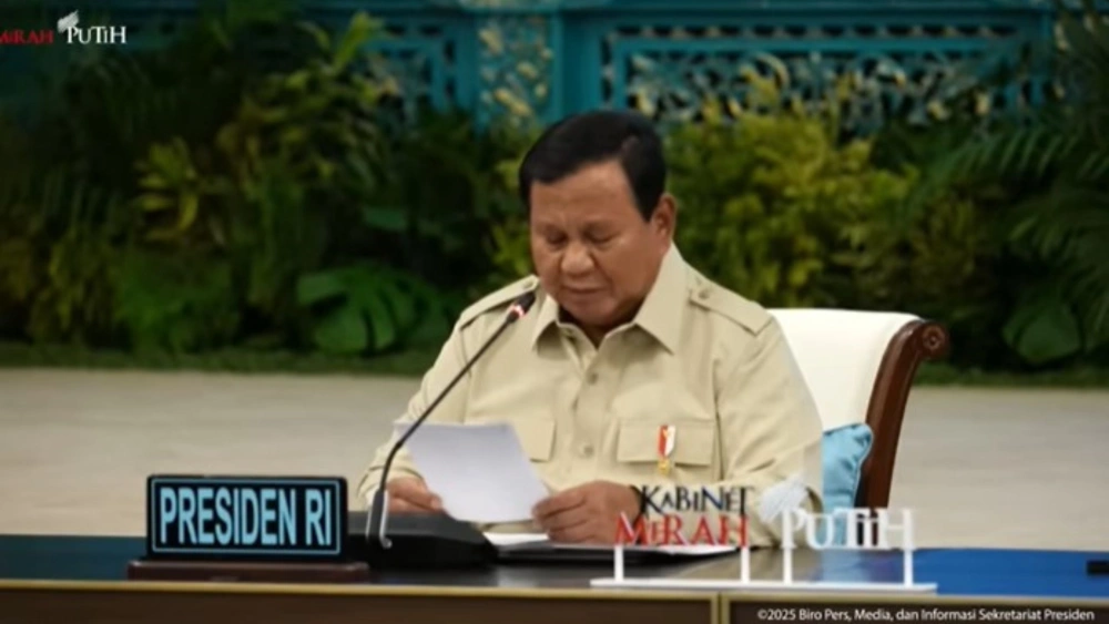 Presiden Prabowo saat Pengarahan Presiden RI kepada Kepala Daerah se-Papua dan KEPP-OKP, Istana Negara, 16 Des 2025. [Youtube Sekretaris Presiden]