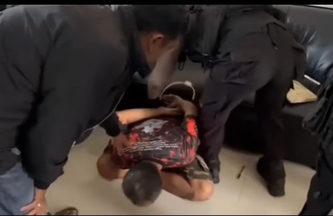 Potongan video pria mengamuk di Kota Solo ditangkap polisi. (Instagram)