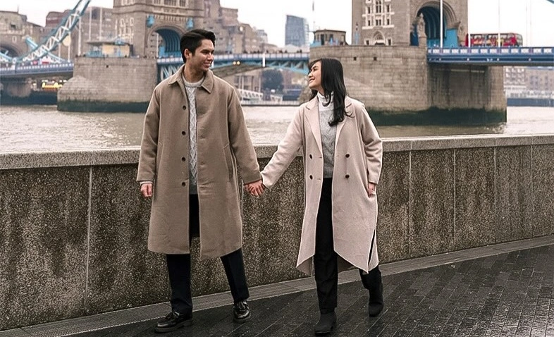 Luna Shabrina dan Raden Mas Axel Caesario di London, Inggris. [Instagram @shabrinaaluna]