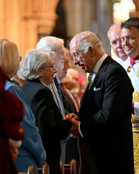 Raja Charles dan Ratu Camilla saat menghadiri kebaktian Kamis Putih di Katedral Durham. (Instagram @theroyalfamily)