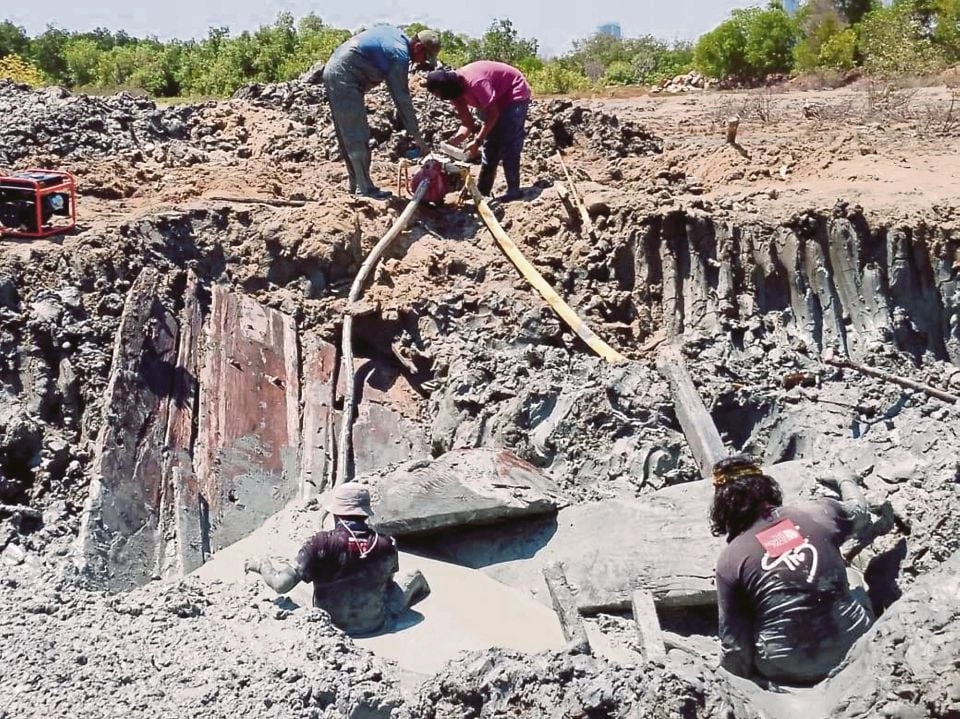 Penemuan papan kayu kapal abad ke-13 di Melaka. [BH Online]