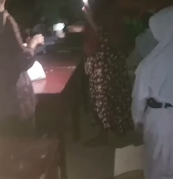 Potongan video rebutan bangku sekolah. (Instagram)