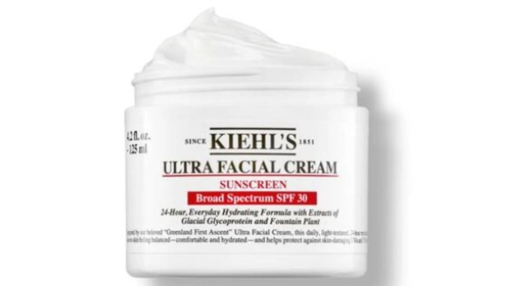 KIEHL’S Ultra Facial Cream SPF 30 jadi andalan untuk hidrasi dan perlindungan maksimal. 