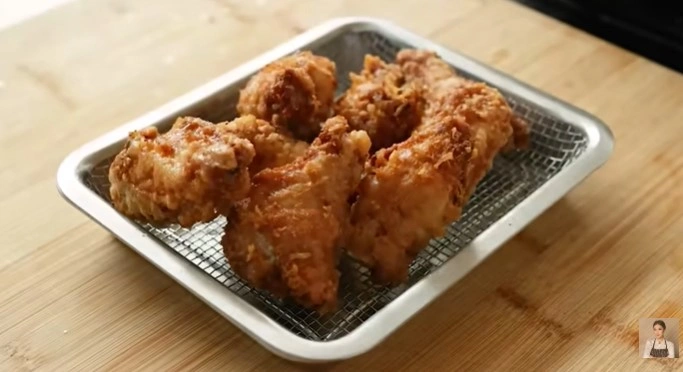 Resep sayap ayam goreng terasi khas Singapura. [youtube chef devina]