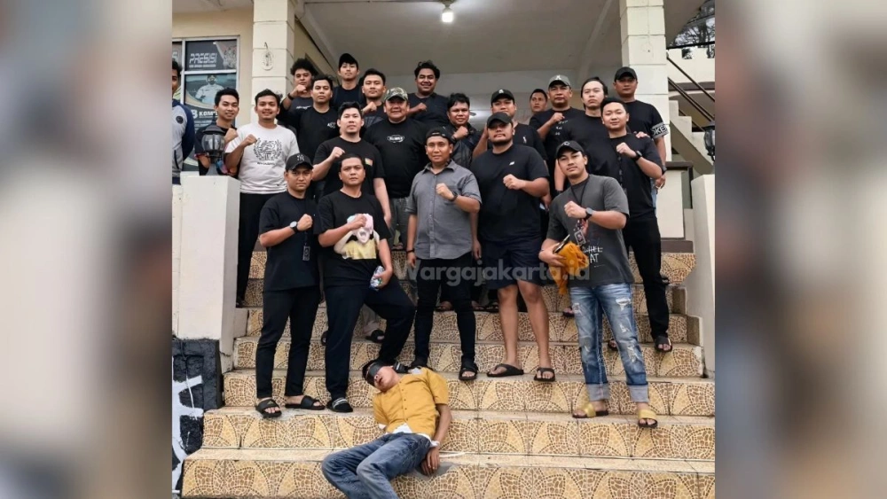 Jajaran Ditreskrimum Polda Metro Jaya menangkap RS alias R, menangkap pelaku curanmor yang menembak hansip di Cakung, Jakarta Timur, Pelabuhan Bakauheni saat berusaha kabur ke luar Pulau Jawa. [Dok. Polisi]