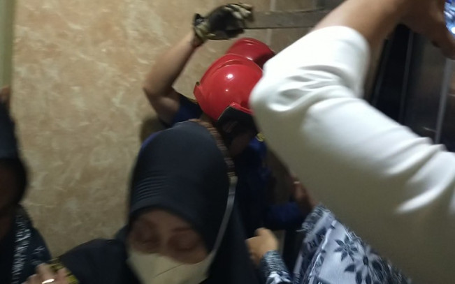 Perempuan yang Terjebak dalam Lift di Graha Atika Ternyata Pemilik Perusahaan