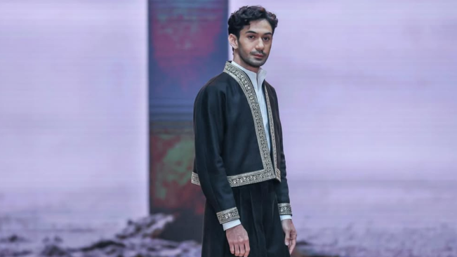 20 Tahun Berkarir di Industri Hiburan, Ini Cara Reza Rahadian Hadapi Haters