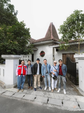 The Dudas-1 mengantar Roy Marten pulang kampung ke Salatiga. (Instagram @raffinagita1717)