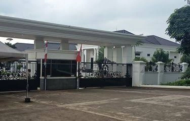 Viral Rumah Mewah Bupati Bekasi, Warganet Sebut Mirip Kerajaan