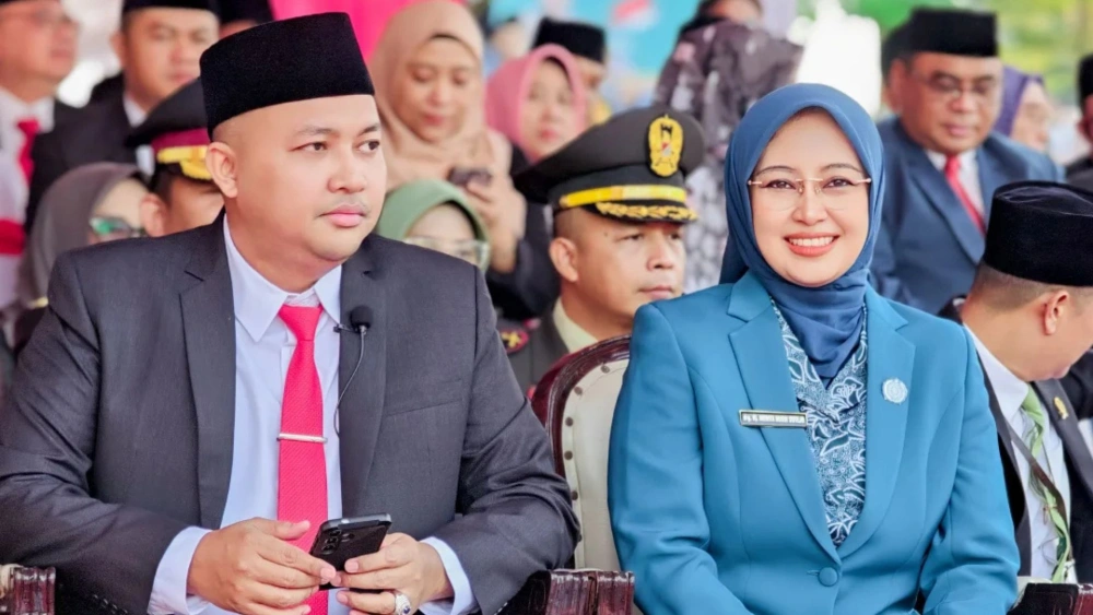 Bupati Pasuruan, Rusdi Sutejo dan istrinya drg. Hj. Merita Ariestya Yudi. [Instagram]