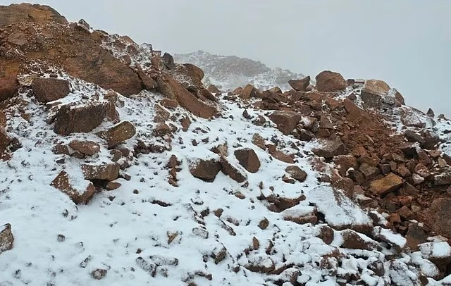 Fenomena Langka, Salju Guyur Arab Saudi di Tengah Cuaca Ekstrem