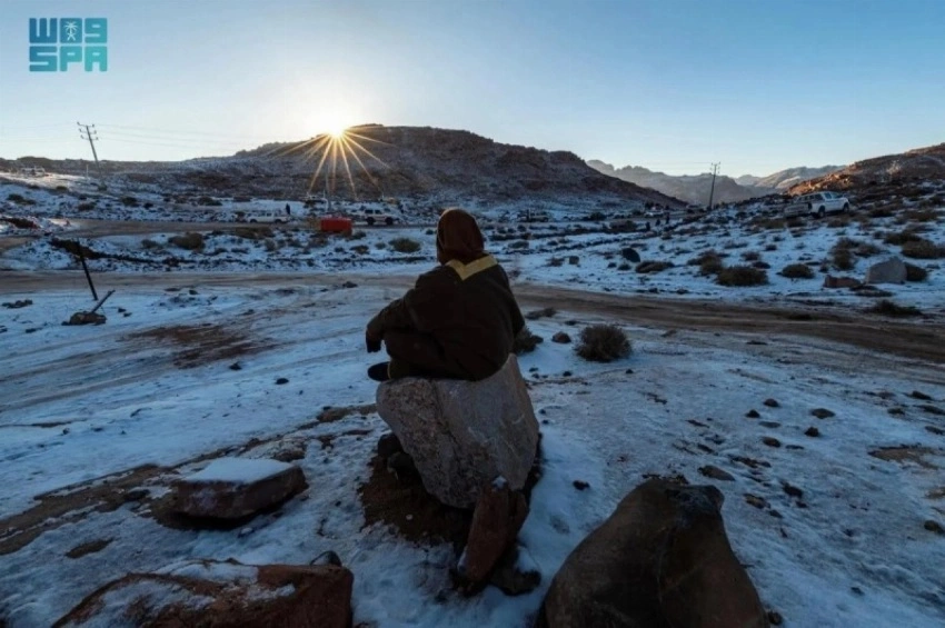 Penampakan Tabuk yang kini diselimuti salju. [SPA via Saudi Gazette]