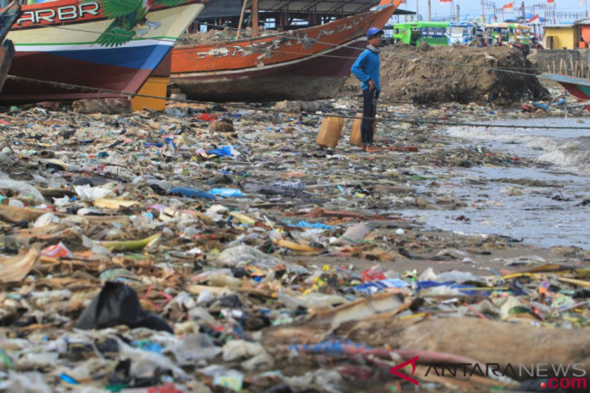 Sentilan soal Botol Plastik Cawapres, Sampahnya Urutan Ketiga Kotori Pesisir