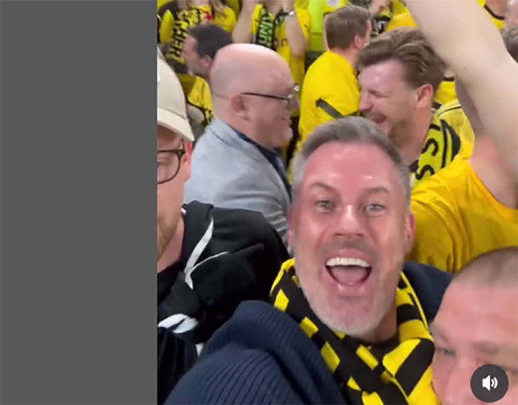 Jamie Carragher di antara fans Borussia Dortmund /Foto: Instagram 23_carra