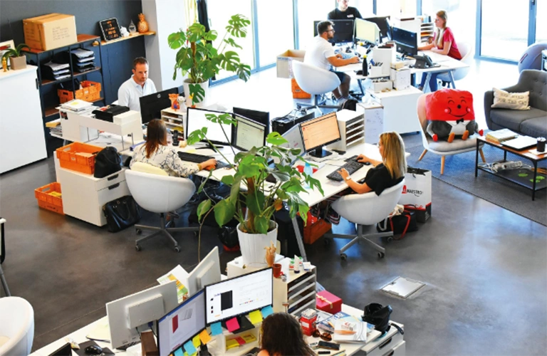 Ilustrasi suasana kerja kantoran [Foto: CadoMaestro, pexels.com]