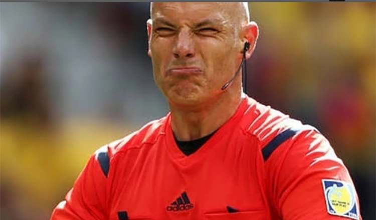 Kepala wasit Howard Webb [Foto: Instagram]