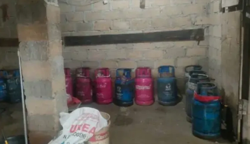 Gudang Pengoplosan Gas LPG Subsidi 3 Kg Digerebek, Ditemukan Ratusan Tabung Siap Edar