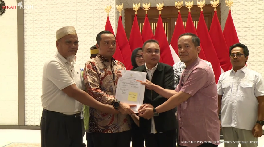 Dini Hari di Lanud Halim, Presiden Tandatangani Rehabilitasi Dua Guru SMA1 Luwu yang Dipecat tak Hormat