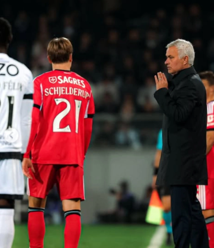 Schjelderup dan pelatihnya Jose Mourinho [Foto: instagram schjelderup]