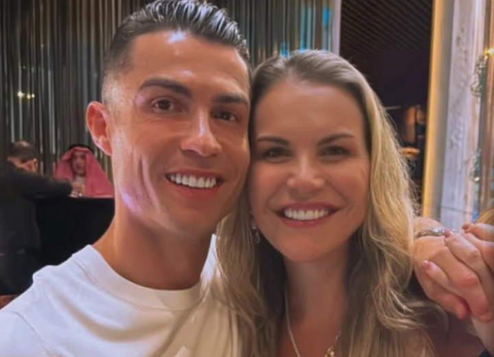 Ronaldo dan kakaknya Katia Aveiro, mereka memang sangat akrab [Foto: Instagram]