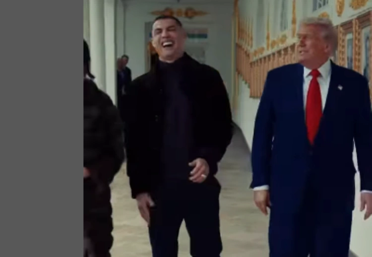 Ronaldo tertawa ngakak, entah apa yang dibicarakan Presiden Trump sampai Ronaldo tertawa heboh seperti itu [Foto: tangkap layar video Instagram Trump]