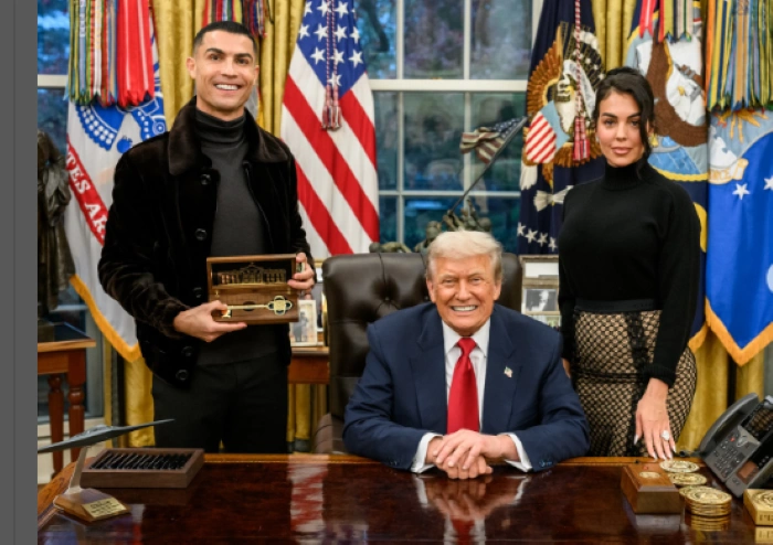 Presiden Trump beri Ronaldo Kunci Emas White House [Foto: Instagram Cristiano]