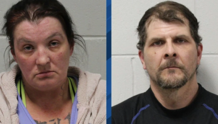  ibu kandung dan ayah tiri Park, Cortney, 40 tahun, dan Brad Bartholomew, 47 tahun [Sumber foto: X]