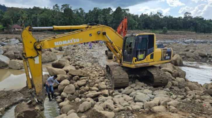 Alat berat dikerahkan untuk membantu pencarian warga yang hilang [Foto: mediacenter.riau]
