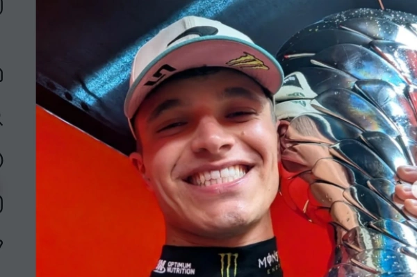 Lando Norris Berhasil Wujudkan Mimpi Juara Dunia Formula Satu di Hadapan Pacarnya
