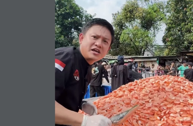 Bobon Santoso Gelar Masak Besar di Tapanuli Tengah, Masyarakat Terhibur