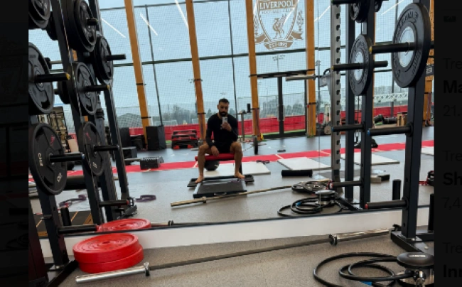 Unggahan terbaru Mo Salah di medsos, sendirian di pusat kebugaran klub. Foto ini jadi sorotan dan banyak dapat komentar [Foto: X Mo Salah]